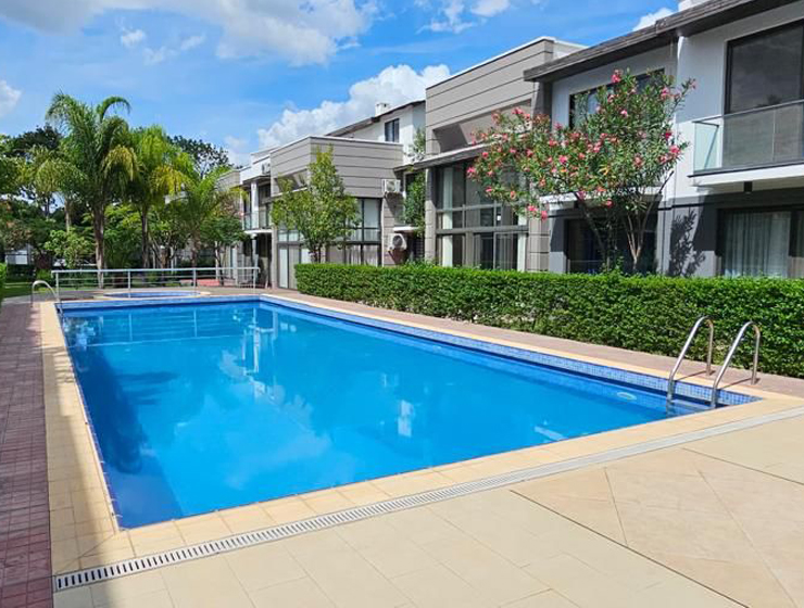 3-Bedroom Longacres